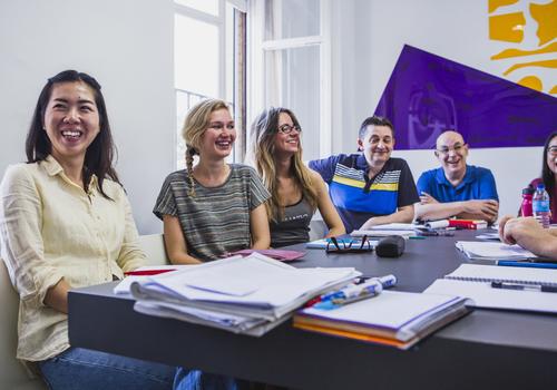 Curso de preparación DELE Hispania, Escuela de Español