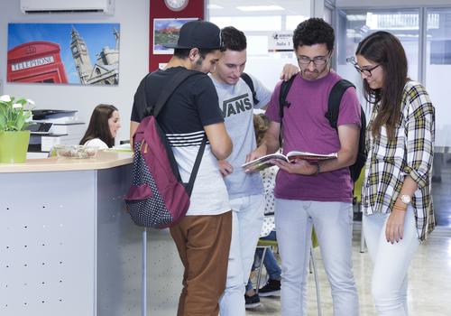 Sala de estudiantes Escuela de Idiomas Carlos V