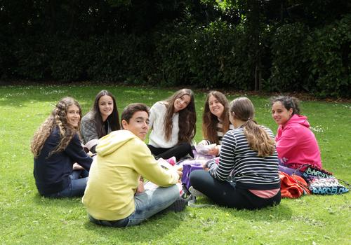 Jóvenes en Atlas Dublin