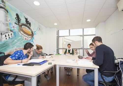 Alumnos en clase Academia AIFP