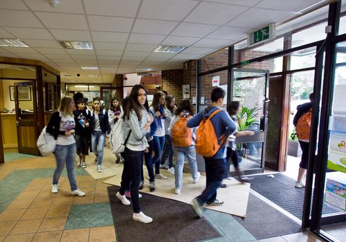 Nuestra escuela Atlas - Cursos de verano para jóvenes en Dublín