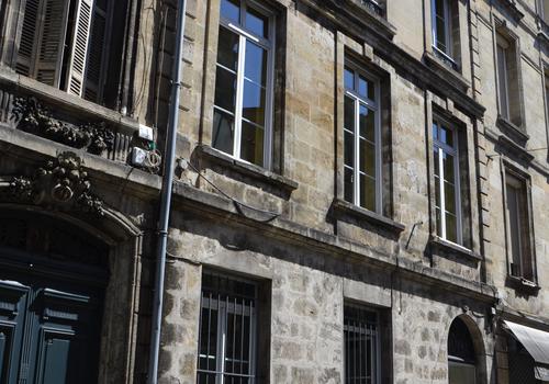fachada de la escuela France Langue Bordeaux