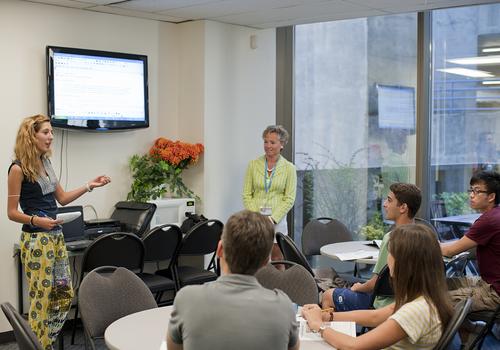 Presentación sobre negocios en iTTTi Vancouver