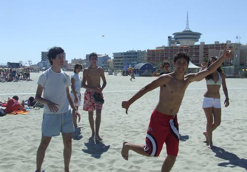 Actividades en la playa de estudiantes de Nuevo LSF Campamento de verano para jóvenes