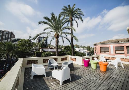 Terraza de la escuela Hispania, Escuela de Español