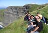 Estudiantes en Cliffs of Moher